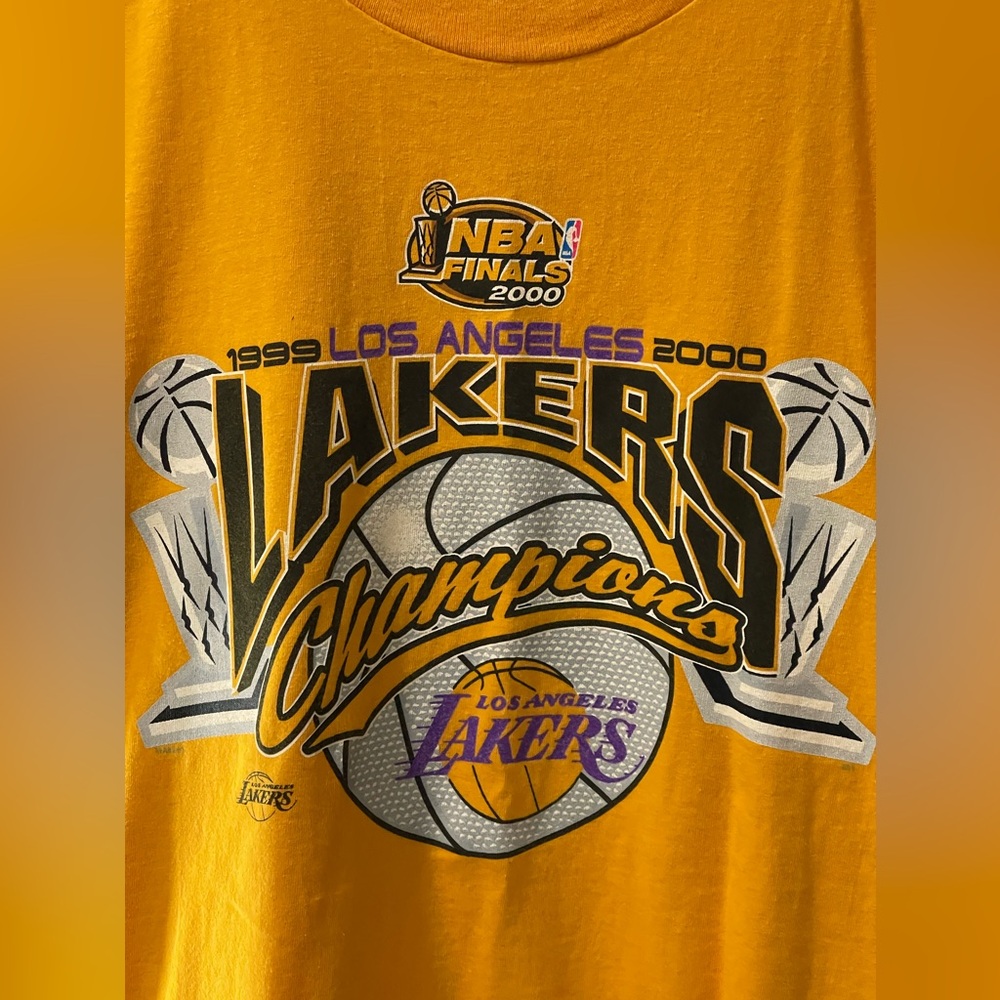 Vintage Los Angeles Lakers 3-Peat Championship Shirt Large - Picture 2 of 5